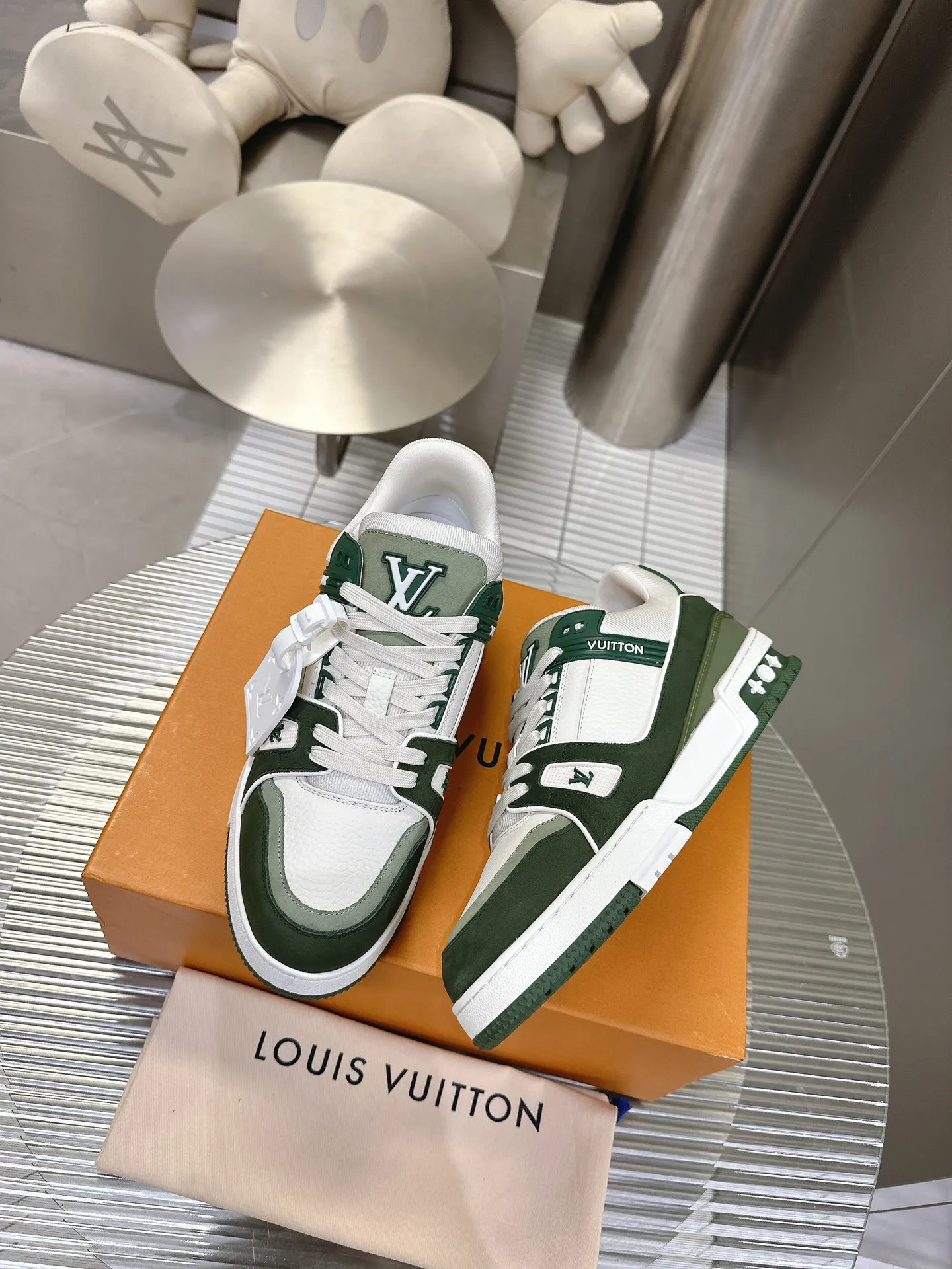 👟👟Ex-factory price 840👟👟The highest version on the Internet⚠️Feel free to compare! 2021🔥New model, purchase quality LV~Louis Vuitton by Virgin Abloh’s best-looking sneakers, Donkey Brand strongly recommends new products, official website limited edition retro basketball sneakers! Both high and low tops cost money to purchase 1:1 accurate replicas of the originals. The details are invincible, full of sincerity, imported custom-made original cowhide, the original package method is the same, the details are 100% restored, and the private model customized the original one-piece T👟👟factory price U outsole, which is different from other brands. Without the original version, this effect cannot be achieved! 35-45 (46 is custom-made and non-refundable) Some colors are available in women’s styles